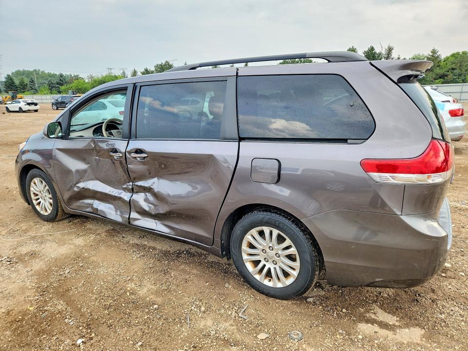 2013 Toyota Sienna მანქანა იყიდება აუქციონზე, vin: 5TDYK3DC5DS370883, აუქციონის ნომერი: 63356126