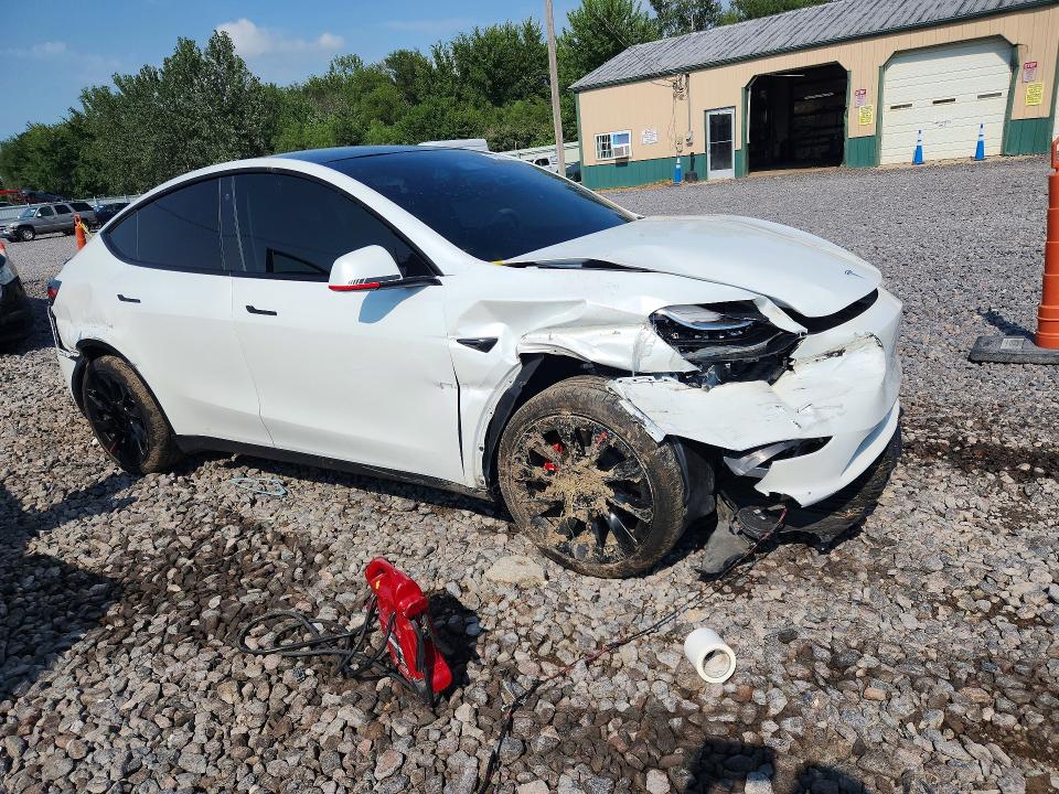2023 Tesla Model Y მანქანა იყიდება აუქციონზე, vin: 7SAYGDEEXPA028300, აუქციონის ნომერი: 63917766