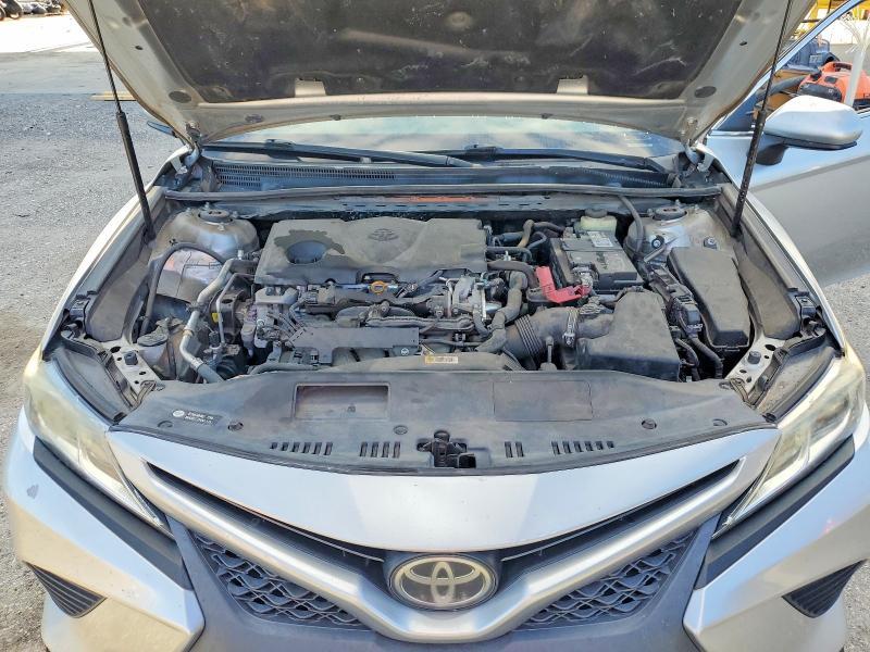 64784866 :رقم المزاد ، 4T1B11HK6JU044463 vin ، 2018 Toyota Camry مزاد بيع