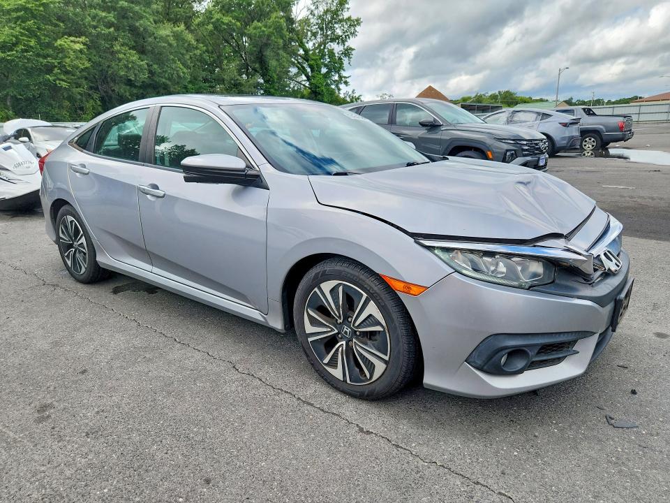 63834656 :رقم المزاد ، 2HGFC1F78HH655754 vin ، 2017 Honda Civic مزاد بيع