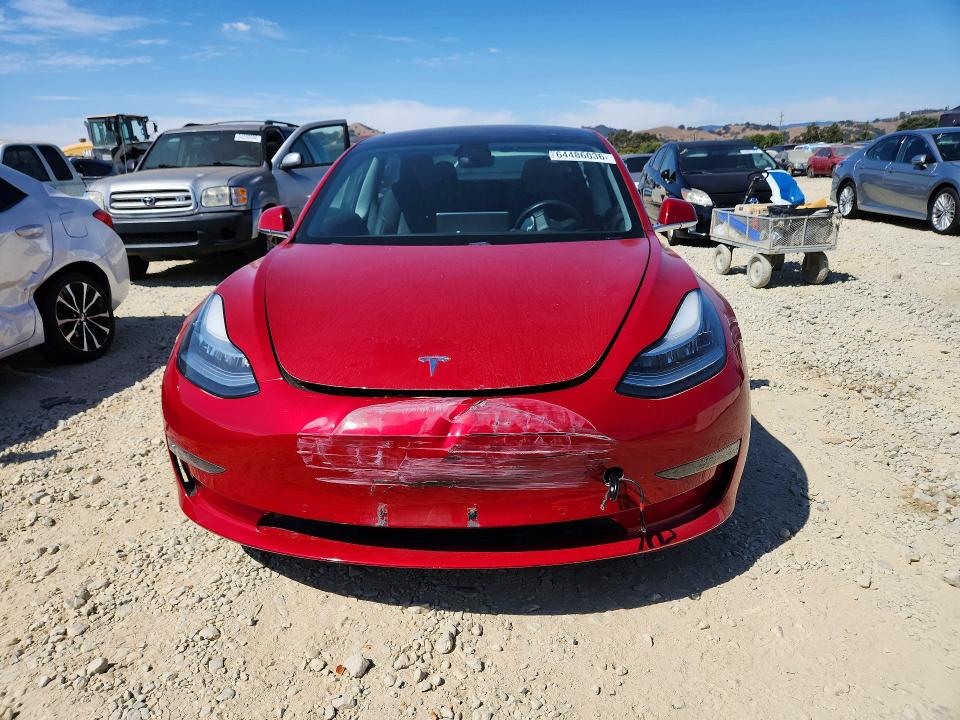 64486036 :رقم المزاد ، 5YJ3E1EA4JF052238 vin ، 2018 Tesla Model 3 مزاد بيع