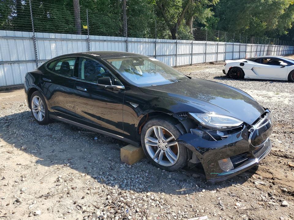 64537006 :رقم المزاد ، 5YJSA1E13FF113013 vin ، 2015 Tesla Model S مزاد بيع