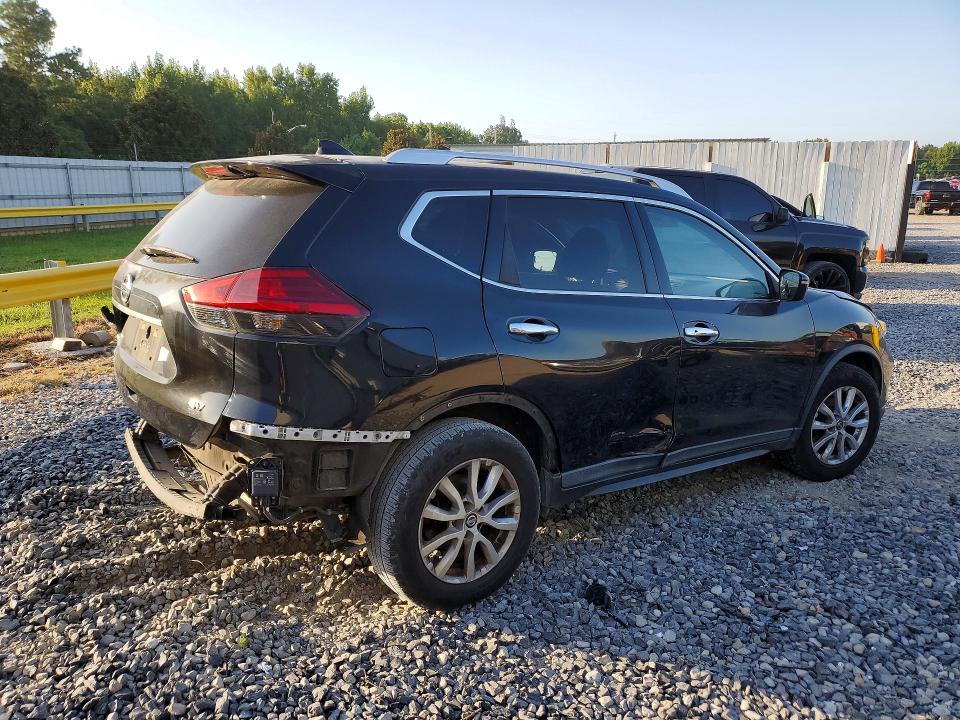 61449856 :رقم المزاد ، KNMAT2MT7HP586873 vin ، 2017 Nissan Rogue مزاد بيع