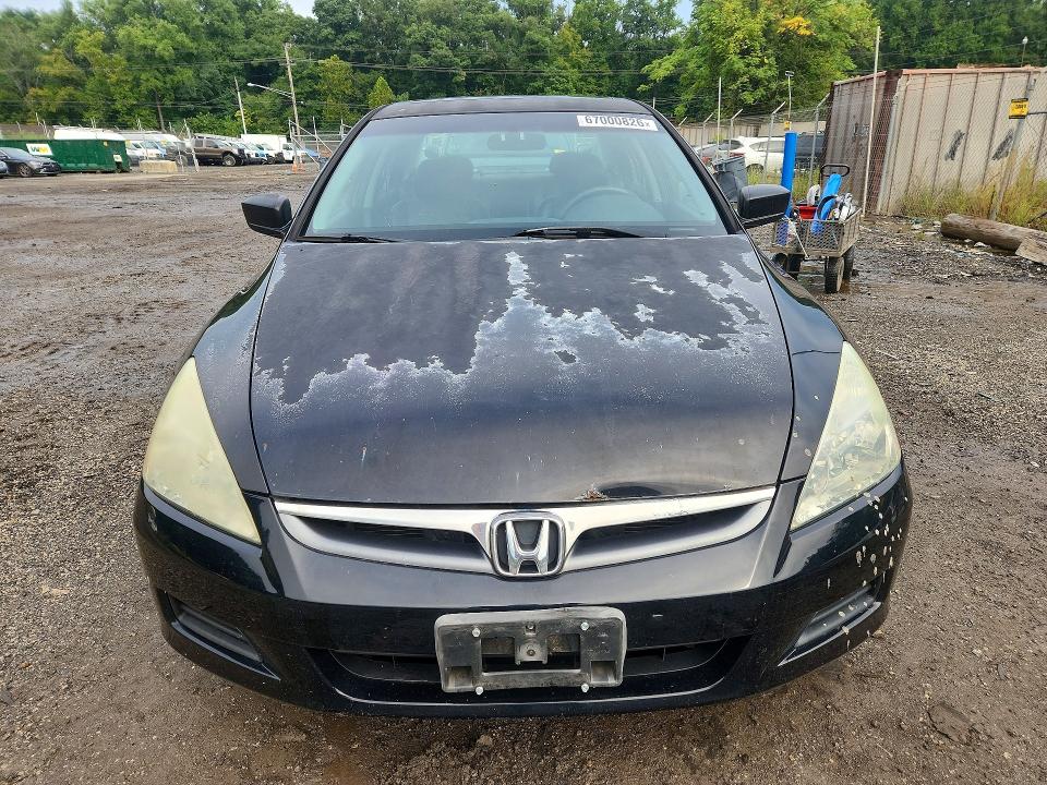 67000826 :رقم المزاد ، 1HGCM66597A056113 vin ، 2007 Honda Accord مزاد بيع