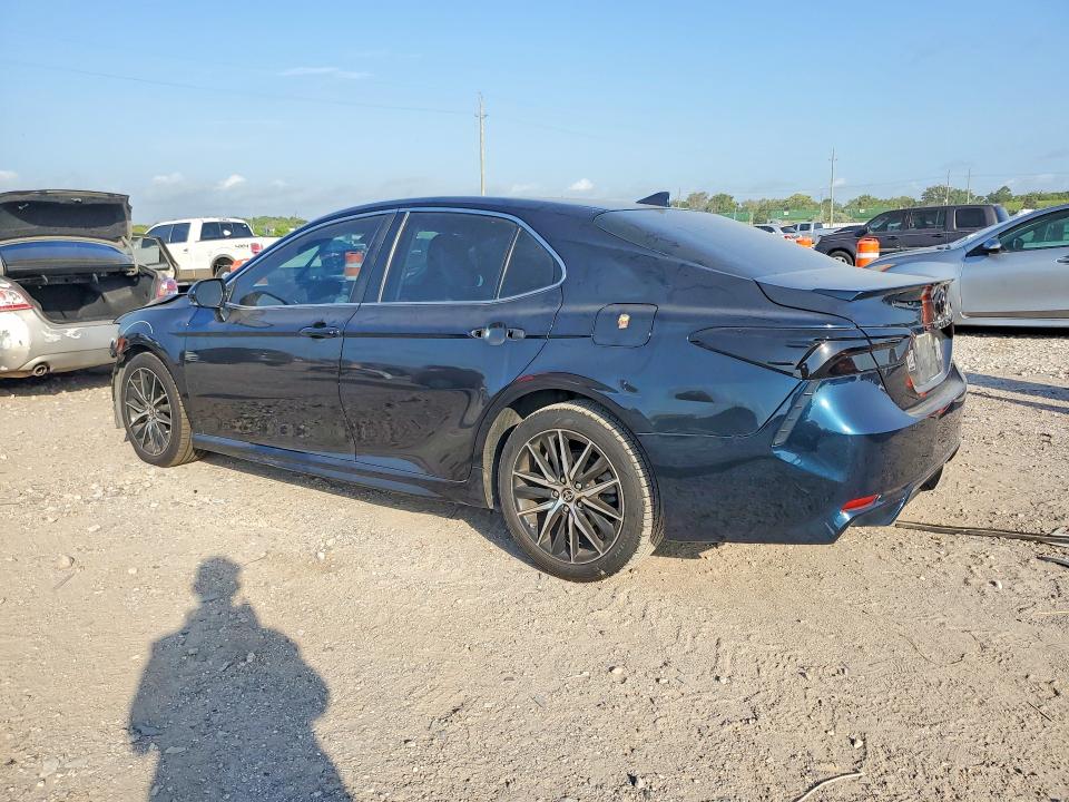 66557946 :رقم المزاد ، 4T1T11AK5MU424803 vin ، 2021 Toyota Camry مزاد بيع