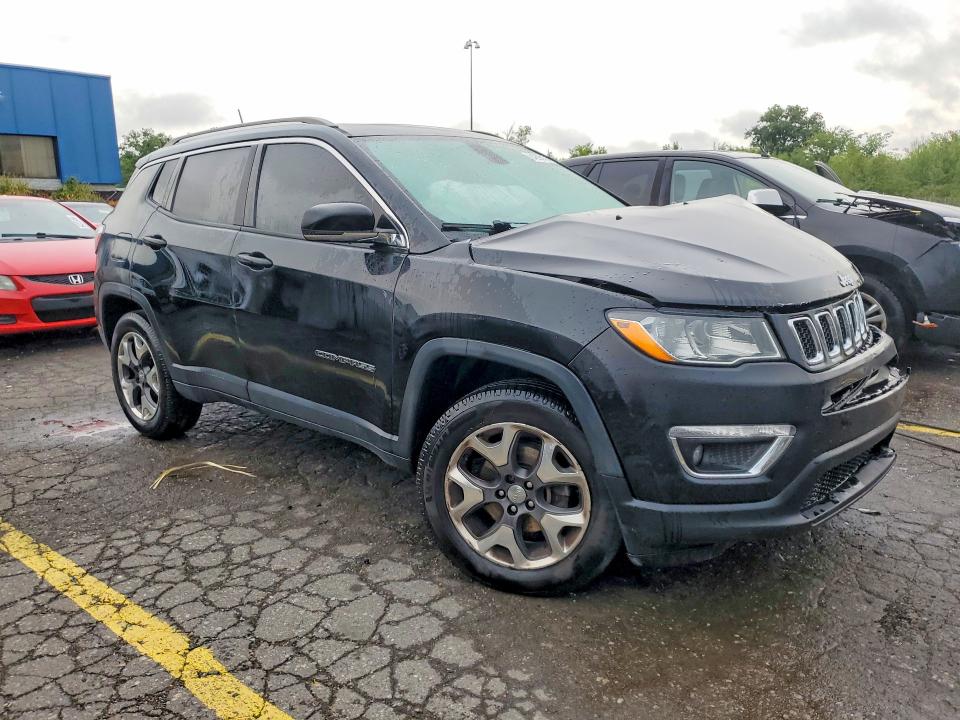64298136 :رقم المزاد ، 3C4NJDCB1JT222851 vin ، 2018 Jeep Compass مزاد بيع