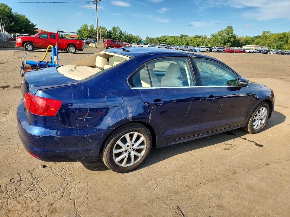 65634956 :رقم المزاد ، 3VWB17AJ1EM409857 vin ، 2014 Volkswagen Jetta مزاد بيع