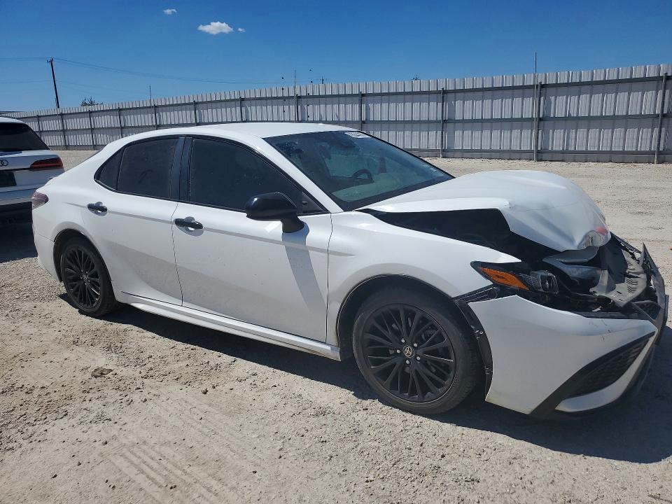 65544806 :رقم المزاد ، 4T1G11AK4MU425250 vin ، 2021 Toyota Camry مزاد بيع