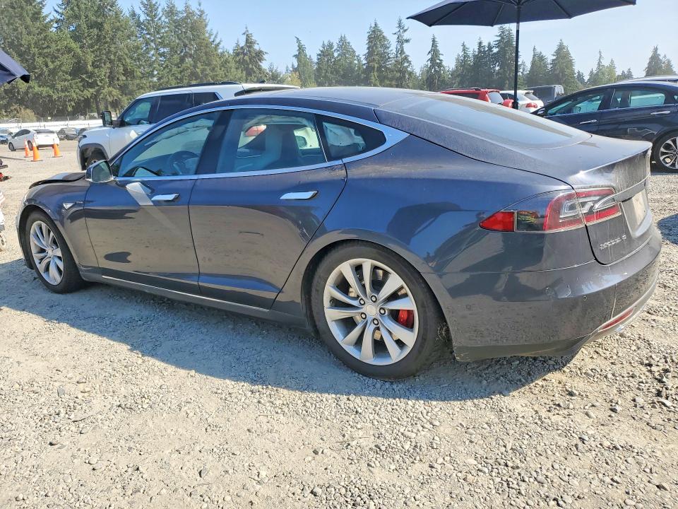 65498696 :رقم المزاد ، 5YJSA4H44FF081289 vin ، 2015 Tesla Model S مزاد بيع