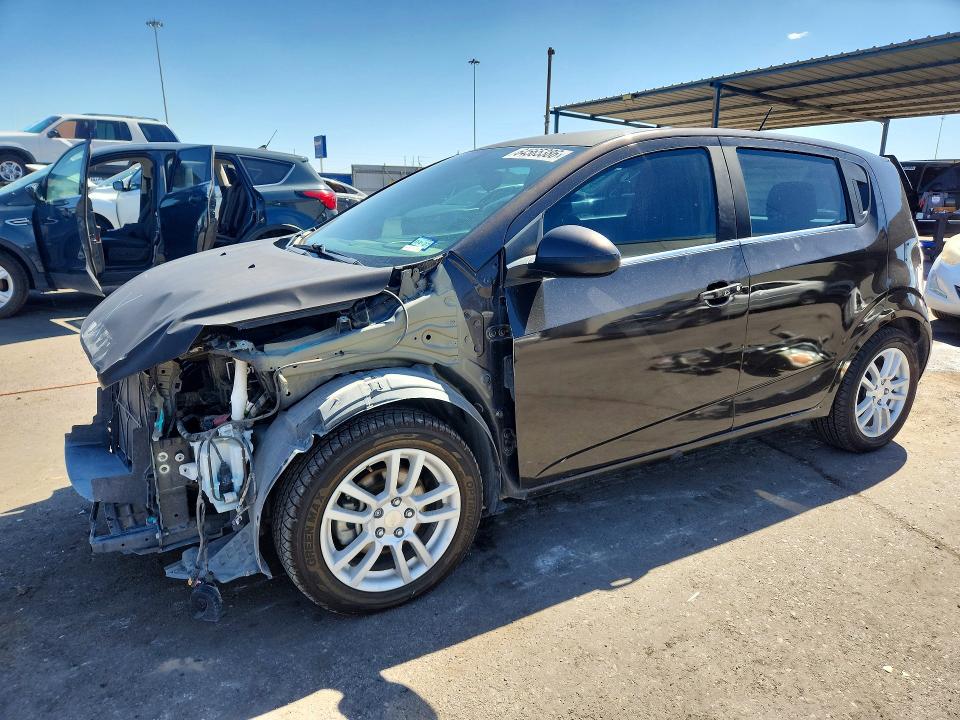 64565386 :رقم المزاد ، 1G1JC6SH1F4129442 vin ، 2015 Chevrolet Sonic مزاد بيع