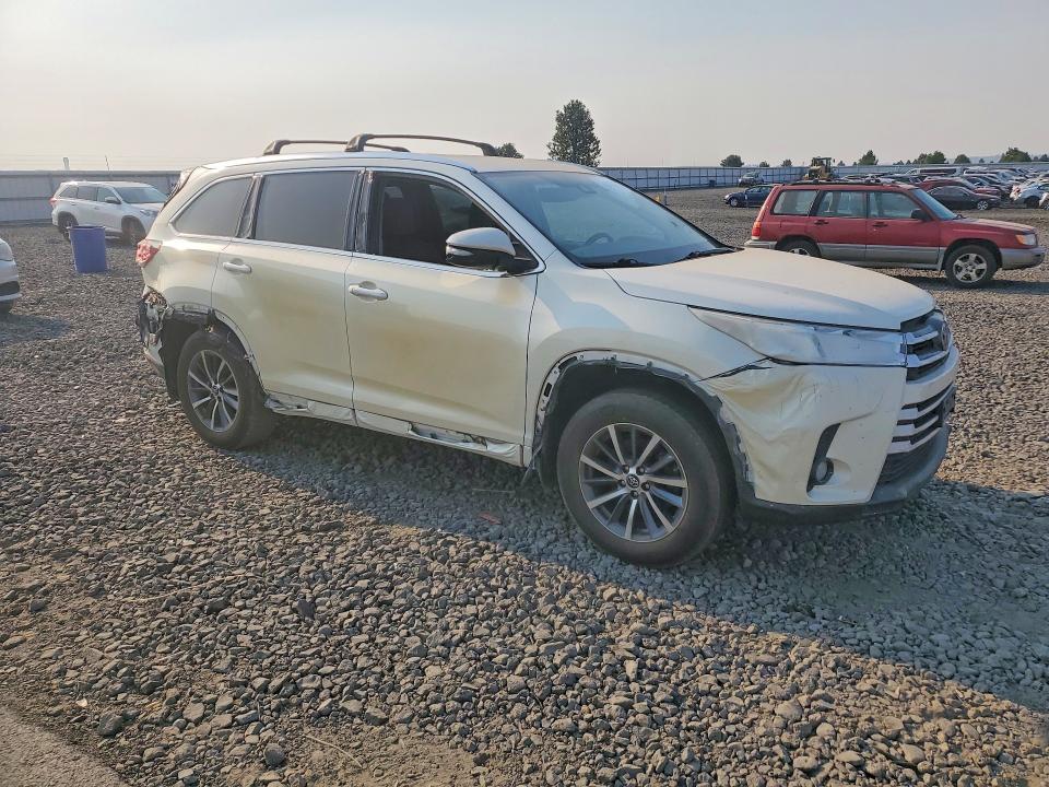 Продажа на аукционе авто 2017 Toyota Highlander, vin: 5TDJZRFH9HS513476, номер лота: 64140676