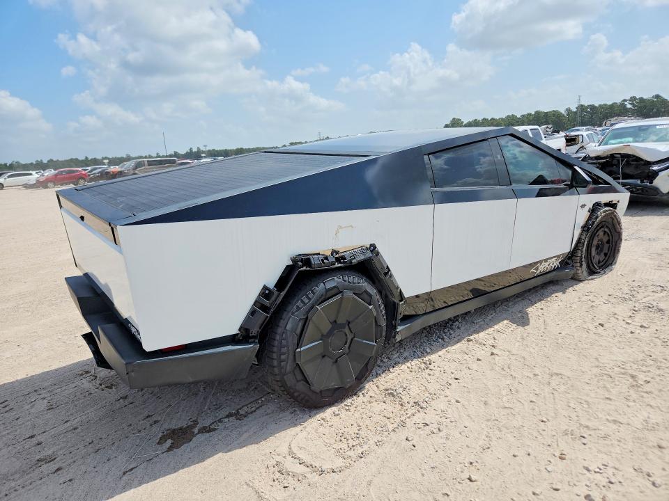 63858986 :رقم المزاد ، 7G2CEHEE2RA026867 vin ، 2024 Tesla Cybertruck مزاد بيع
