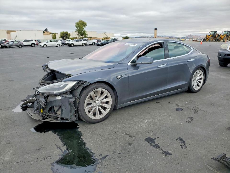 63572486 :رقم المزاد ، 5YJSA1E20HF205577 vin ، 2017 Tesla Model S مزاد بيع