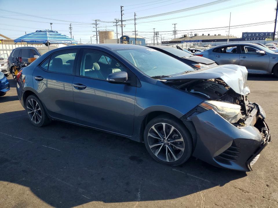 64942066 :رقم المزاد ، 2T1BURHE8HC761832 vin ، 2017 Toyota Corolla مزاد بيع