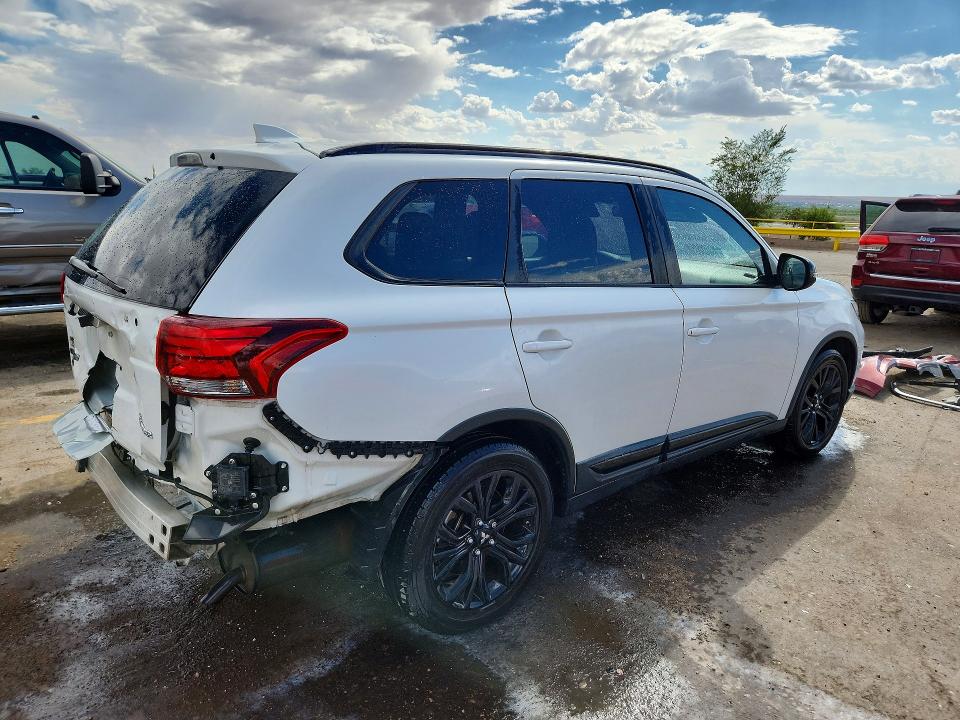 2018 Mitsubishi Outlander მანქანა იყიდება აუქციონზე, vin: JA4AD3A31JZ050870, აუქციონის ნომერი: 64470536