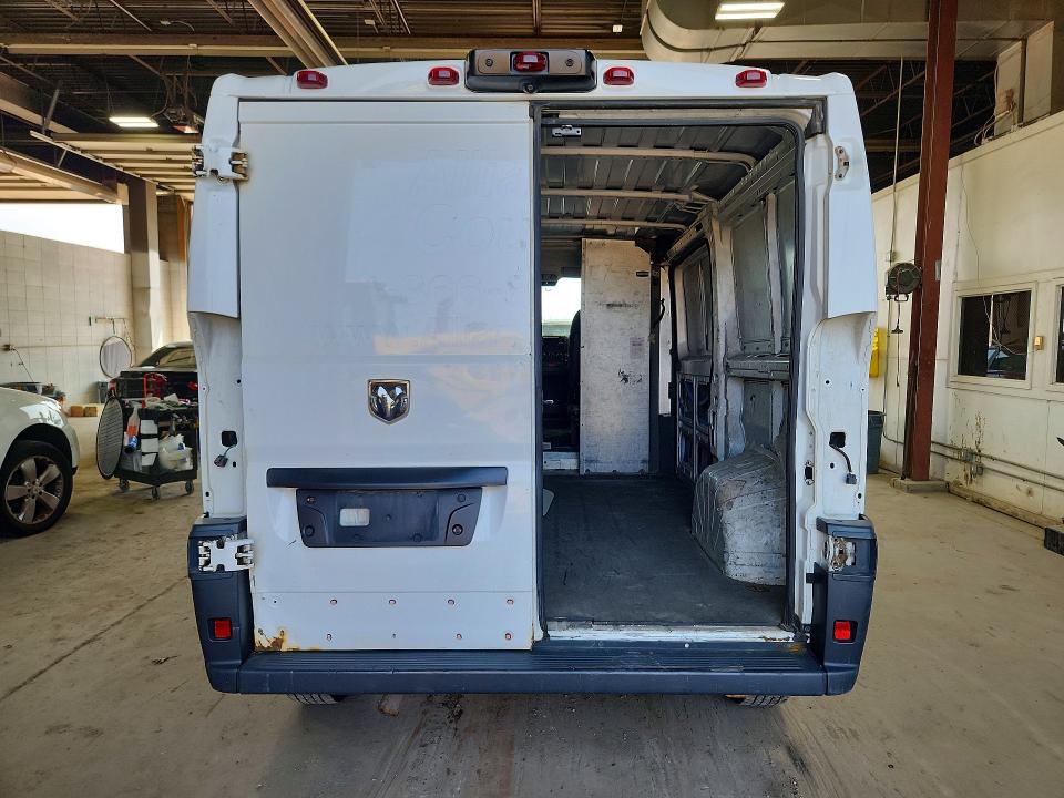 64234196 :رقم المزاد ، 3C6TRVAG8HE525314 vin ، 2017 Ram Promaster 1500 مزاد بيع