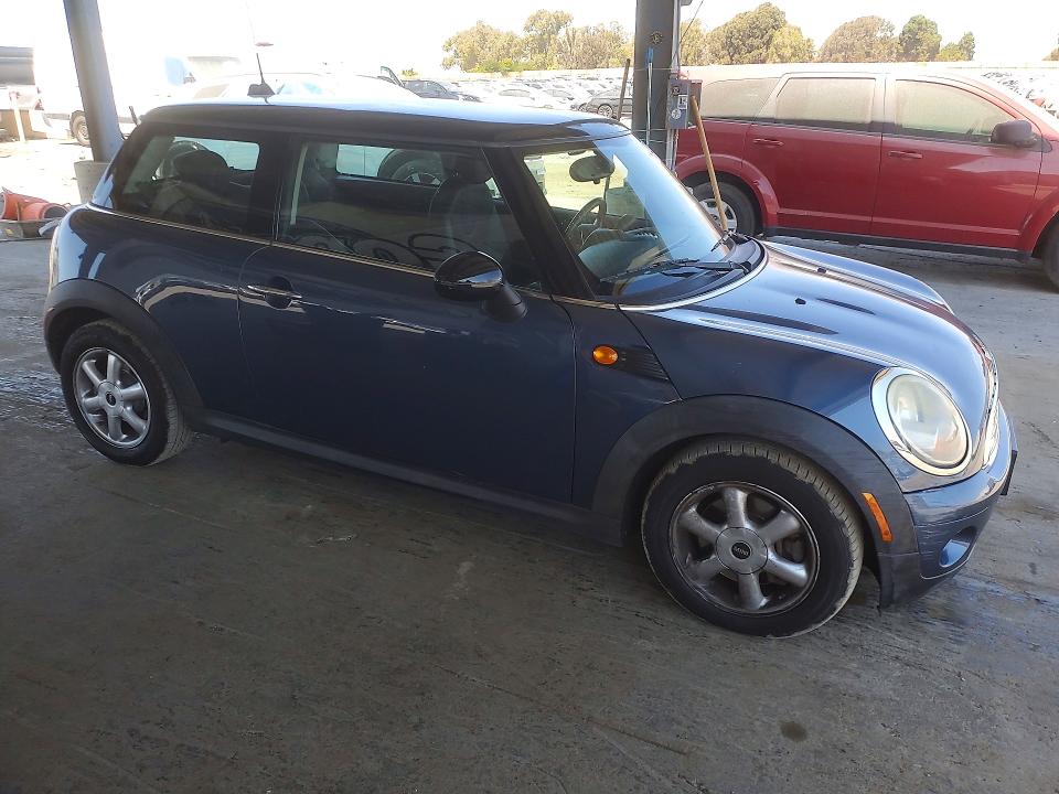 64713226 :رقم المزاد ، WMWMF3C51ATZ66394 vin ، 2010 Mini Cooper مزاد بيع