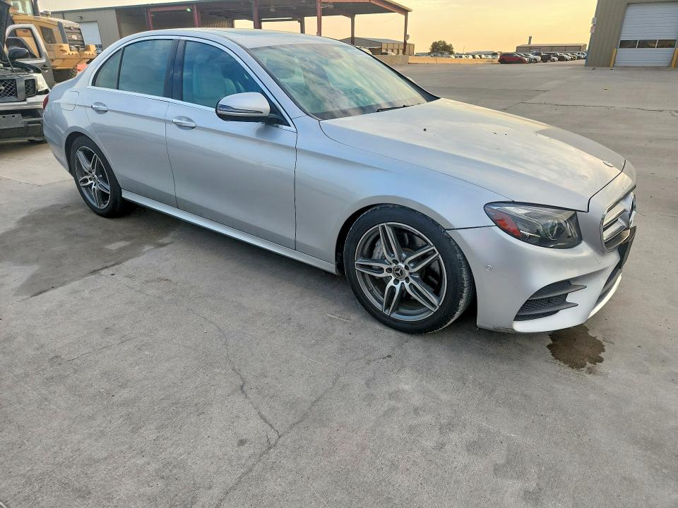62699796 :رقم المزاد ، WDDZF4JB5HA260855 vin ، 2017 Mercedes-benz E مزاد بيع