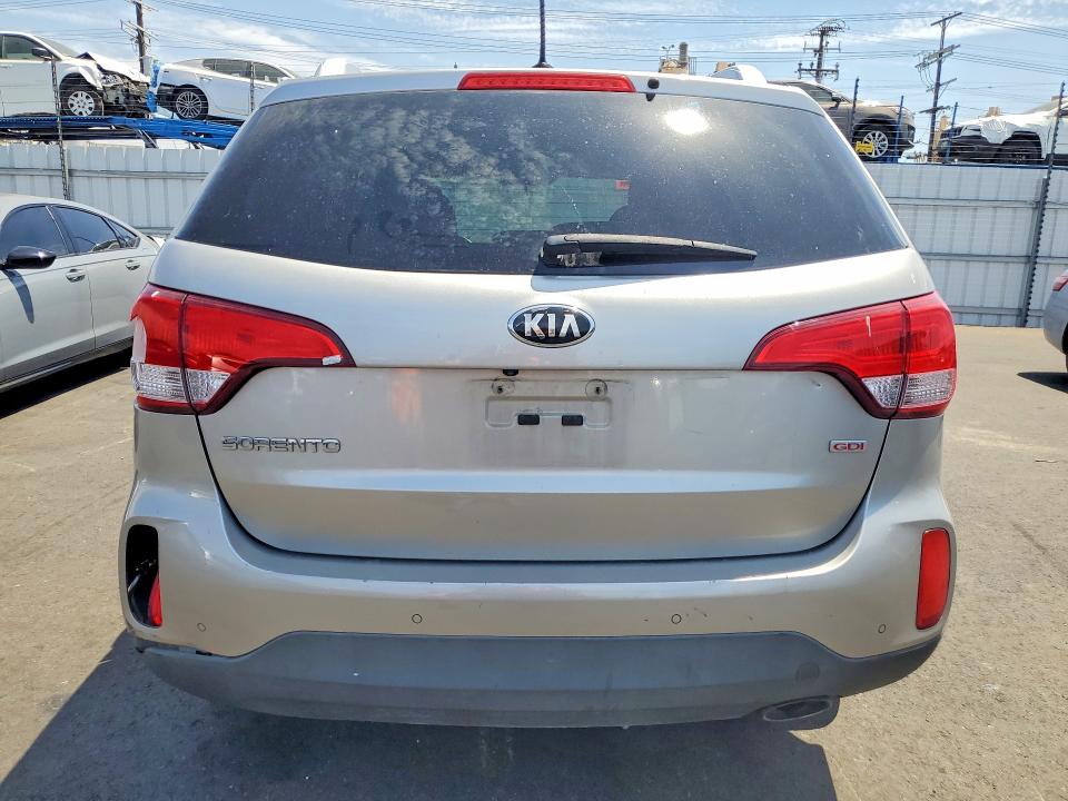 65022636 :رقم المزاد ، 5XYKT4A63FG578056 vin ، 2015 Kia Sorento مزاد بيع