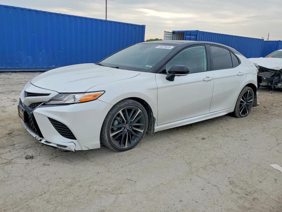 64023626 :رقم المزاد ، 4T1KZ1AK5LU038210 vin ، 2020 Toyota Camry مزاد بيع