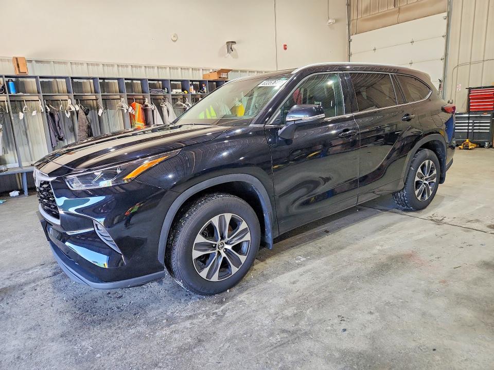 63359646 :رقم المزاد ، 5TDGZRBH4NS573421 vin ، 2022 Toyota Highlander مزاد بيع