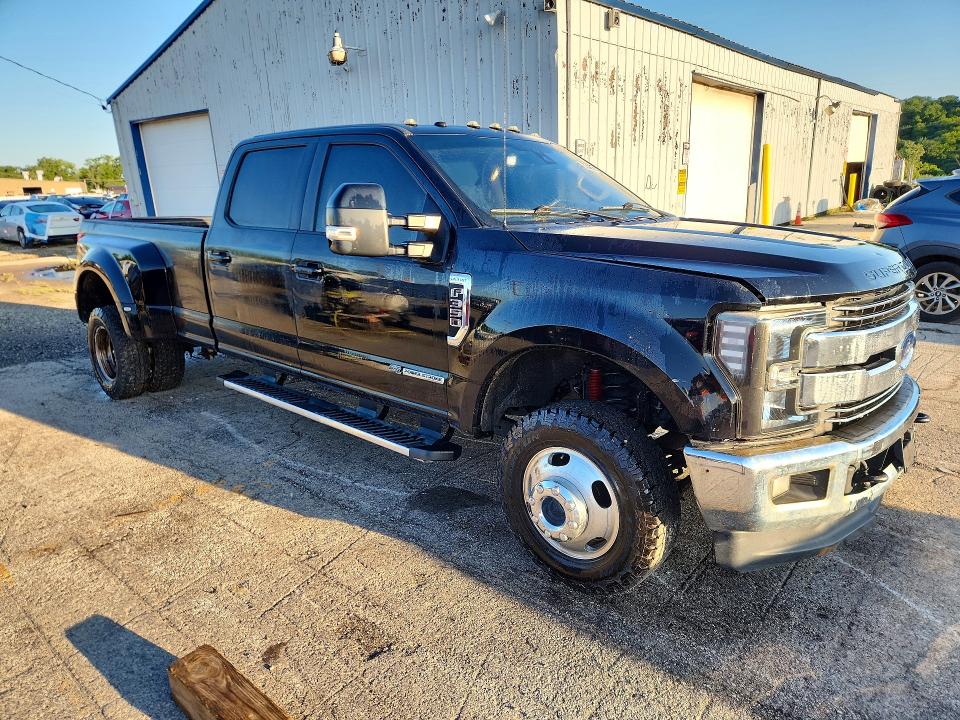 63405196 :رقم المزاد ، 1FT8W3DT3JEB95863 vin ، 2018 Ford F350 مزاد بيع