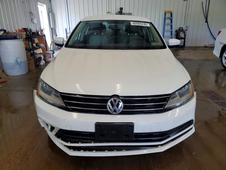 66904246 :رقم المزاد ، 3VW167AJ5HM241352 vin ، 2017 Volkswagen Jetta مزاد بيع