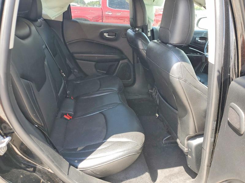 63507846 :رقم المزاد ، 3C4NJDBB0JT395522 vin ، 2018 Jeep Compass مزاد بيع