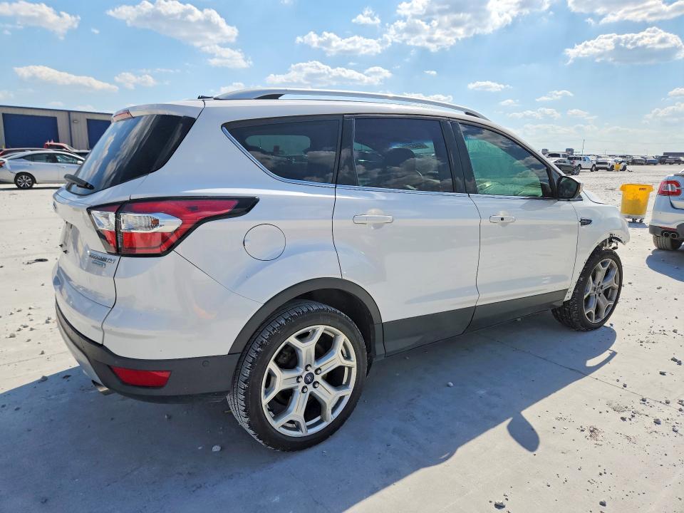 Продажа на аукционе авто 2017 Ford Escape, vin: 1FMCU0J95HUE15670, номер лота: 64453776