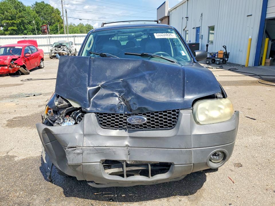 64400826 :رقم المزاد ، 1FMYU03115KA36007 vin ، 2005 Ford Escape مزاد بيع