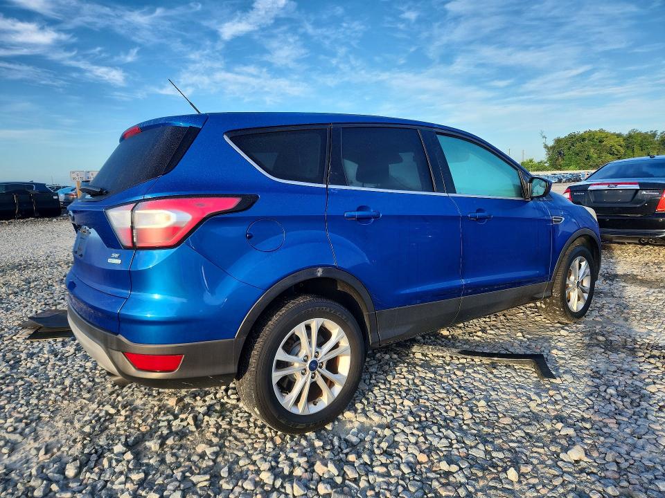 64548786 :رقم المزاد ، 1FMCU0GD4HUD24823 vin ، 2017 Ford Escape مزاد بيع