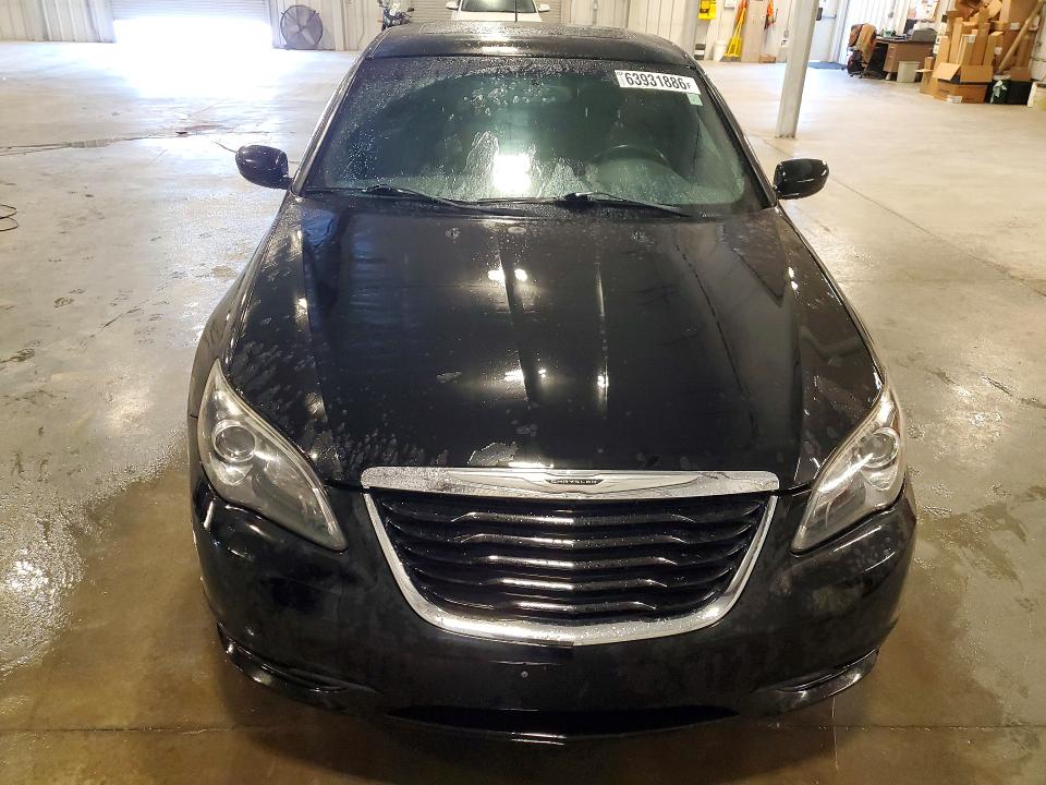 63931886 :رقم المزاد ، 1C3BC8FG1BN601236 vin ، 2011 Chrysler 200 مزاد بيع