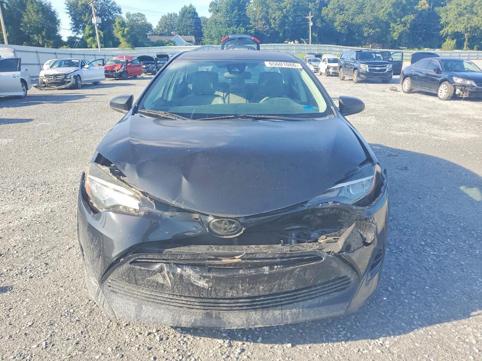 65601086 :رقم المزاد ، 5YFBURHE8JP848751 vin ، 2018 Toyota Corolla مزاد بيع