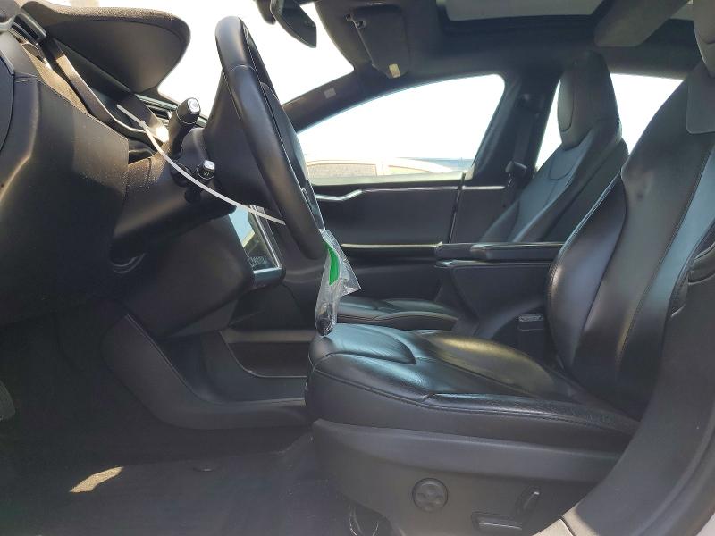 63621996 :رقم المزاد ، 5YJSA1E28FF117373 vin ، 2015 Tesla Model S مزاد بيع