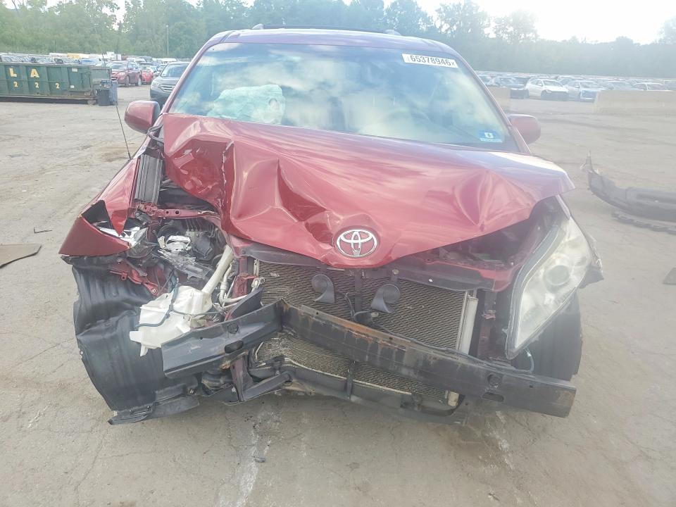 65378946 :رقم المزاد ، 5TDKK3DC4ES460890 vin ، 2014 Toyota Sienna مزاد بيع