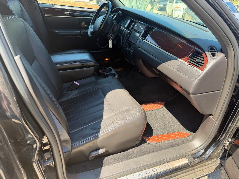 65960506 :رقم المزاد ، 2L1FM88W09X605721 vin ، 2009 Lincoln Town Car مزاد بيع