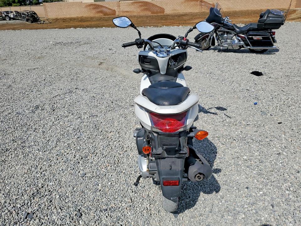 63708456 :رقم المزاد ، MLHJF2801B5002765 vin ، 2011 Honda Pcx مزاد بيع