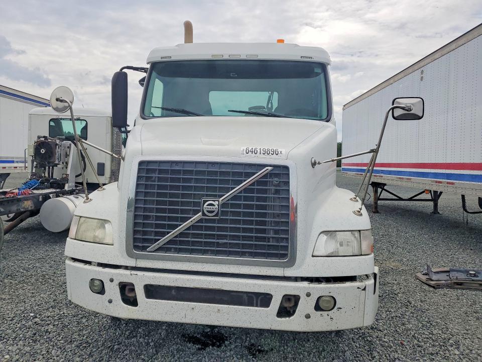 2014 Volvo Vn მანქანა იყიდება აუქციონზე, vin: 4V4MC9EG5EN173868, აუქციონის ნომერი: 64619896