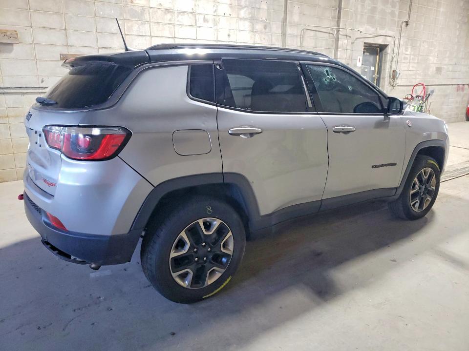 65496836 :رقم المزاد ، 3C4NJDDB9JT207349 vin ، 2018 Jeep Compass مزاد بيع