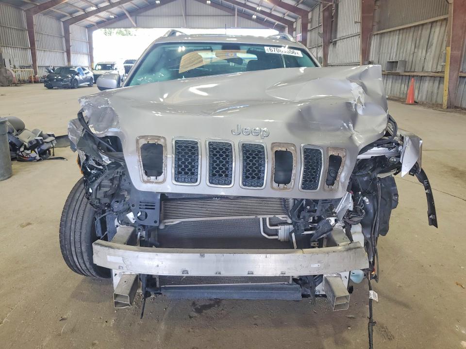 67069556 :رقم المزاد ، 1C4PJLCB4KD290538 vin ، 2019 Jeep Cherokee مزاد بيع