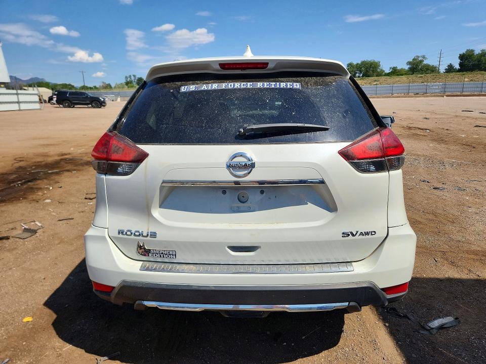 61448766 :رقم المزاد ، KNMAT2MV6HP560038 vin ، 2017 Nissan Rogue مزاد بيع