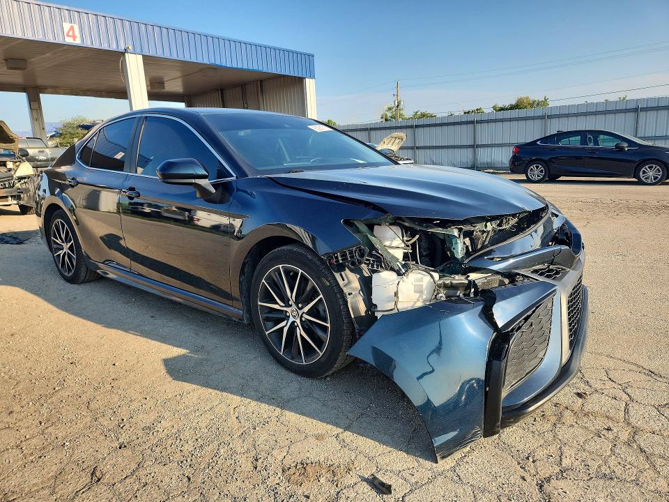 65281716 :رقم المزاد ، 4T1G11AK5MU461819 vin ، 2021 Toyota Camry مزاد بيع