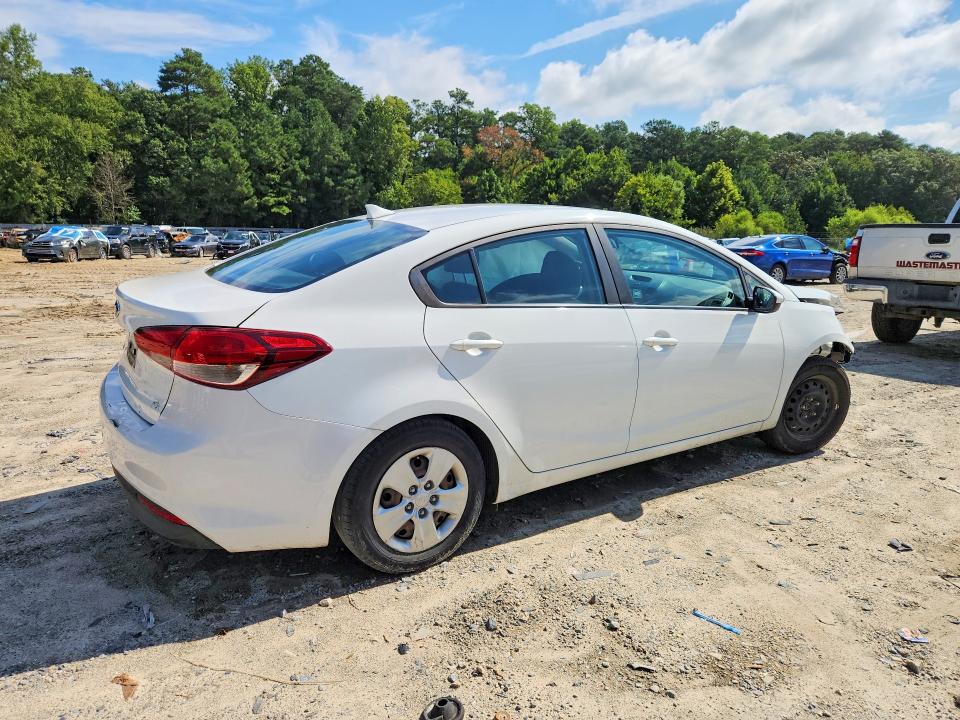 2017 Kia Forte მანქანა იყიდება აუქციონზე, vin: 3KPFK4A77HE064613, აუქციონის ნომერი: 65844346