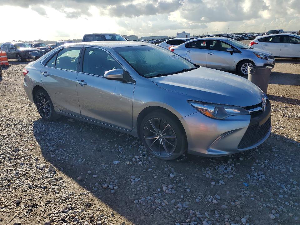 64401156 :رقم المزاد ، 4T1BF1FK0FU114888 vin ، 2015 Toyota Camry مزاد بيع