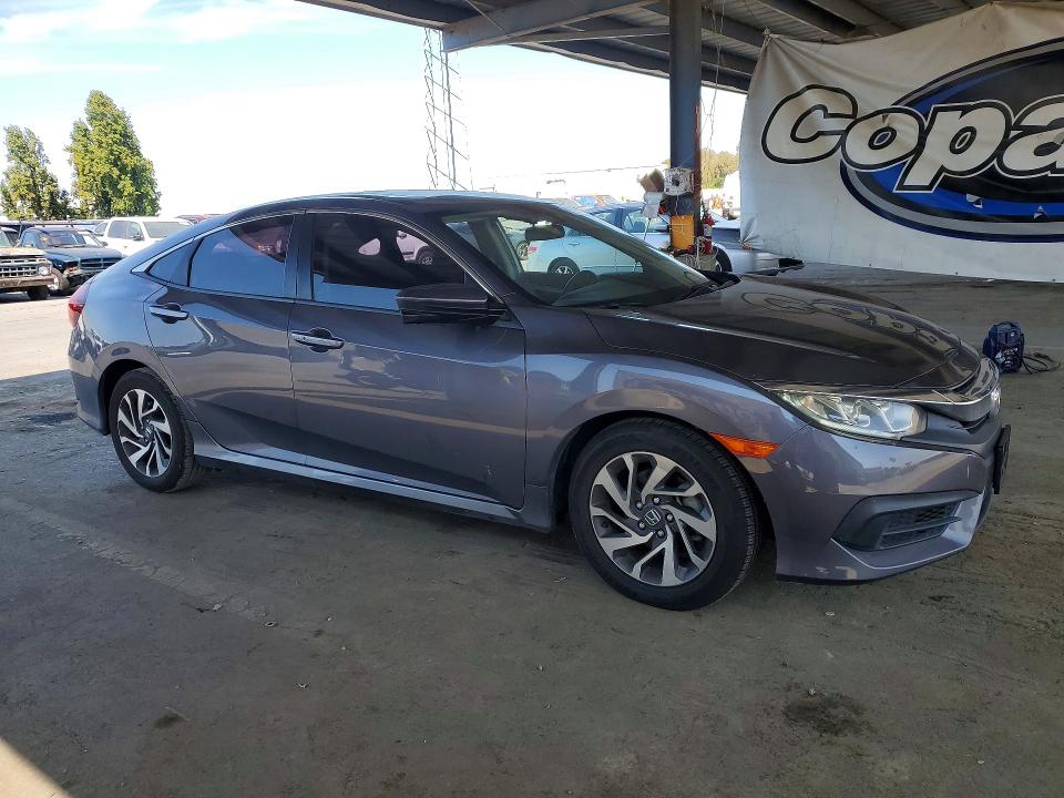 64826436 :رقم المزاد ، 2HGFC2F70HH528888 vin ، 2017 Honda Civic مزاد بيع