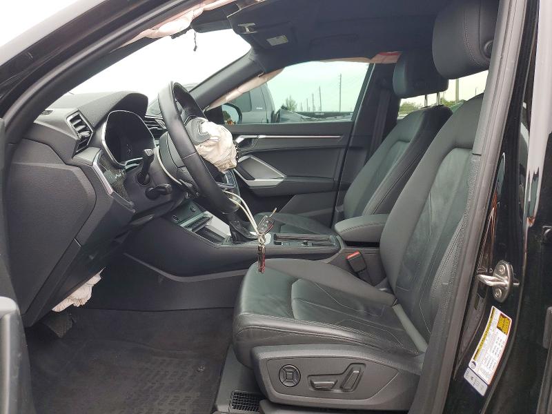 63221946 :رقم المزاد ، WA1EECF38M1048737 vin ، 2021 Audi Q3 مزاد بيع