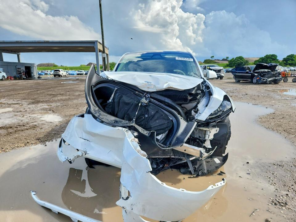 Продажа на аукционе авто 2024 Tesla Model Y, vin: 7SAYGAEE4RF167455, номер лота: 67286446