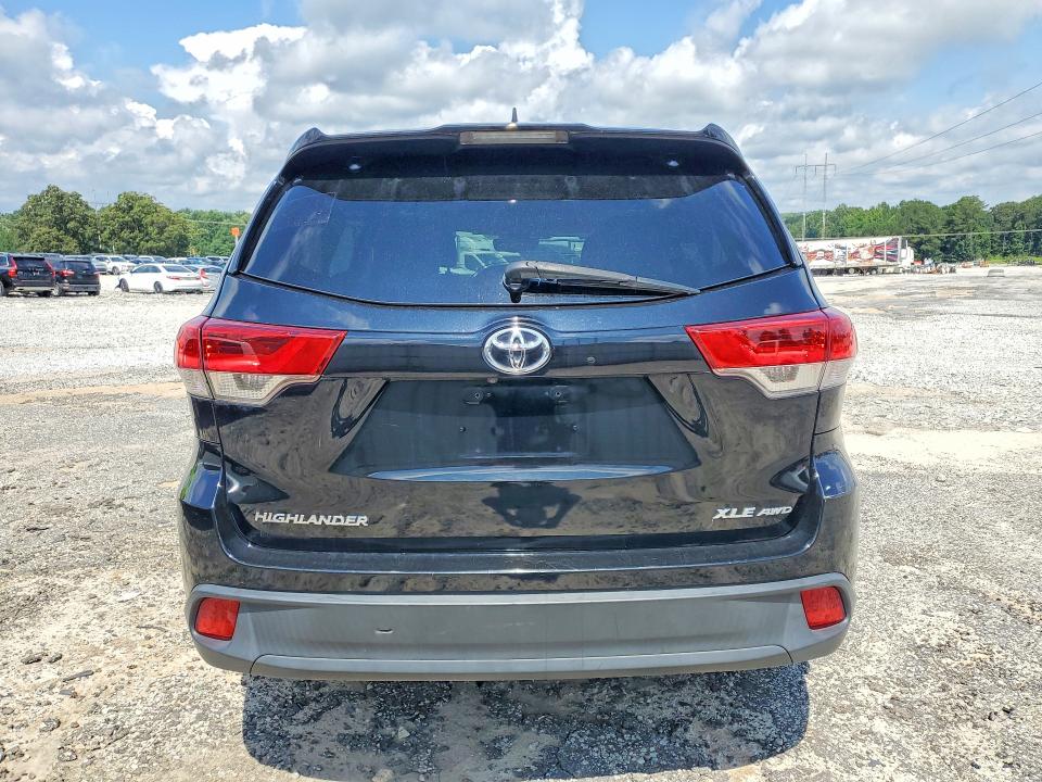 2018 Toyota Highlander მანქანა იყიდება აუქციონზე, vin: 5TDJZRFH7JS531609, აუქციონის ნომერი: 63852386