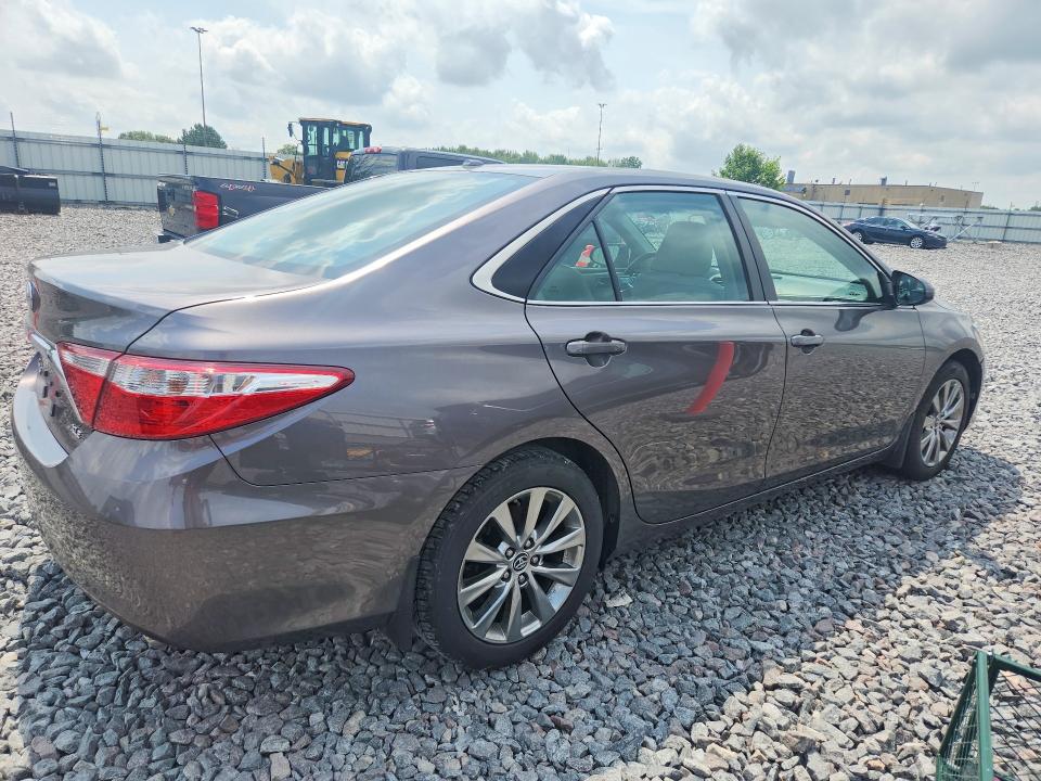 64554246 :رقم المزاد ، 4T4BF1FK4FR467155 vin ، 2015 Toyota Camry مزاد بيع