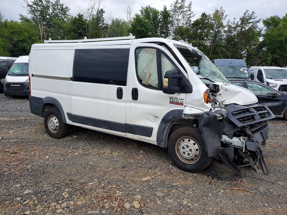 67273896 :رقم المزاد ، 3C6TRVAG8JE155987 vin ، 2018 Ram Promaster 1500 مزاد بيع